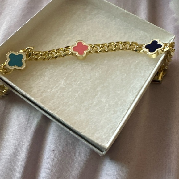 Chunky style multicolor clover 14 karat gold filled over brass style bracelet. - Picture 9 of 9